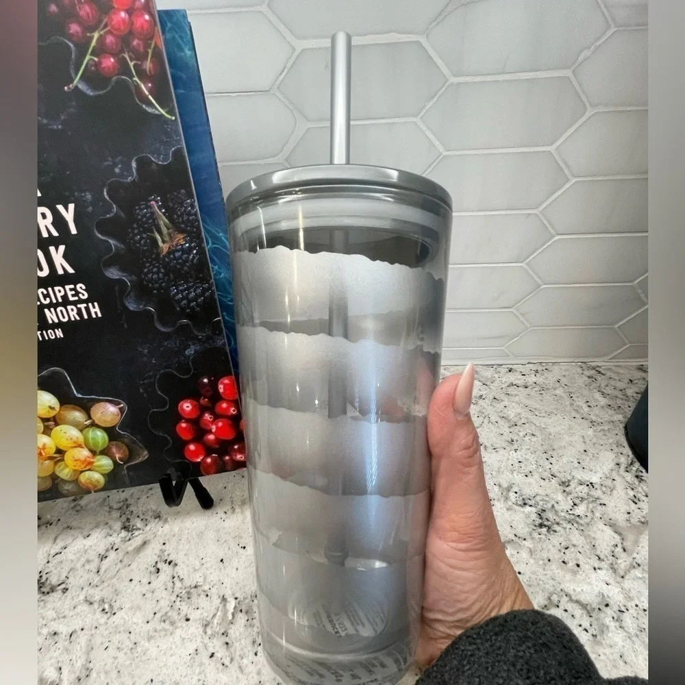 Starbucks ‘Metallic Spiral' Clear White Silver Stripe Glass Tumbler. NWT. Classy